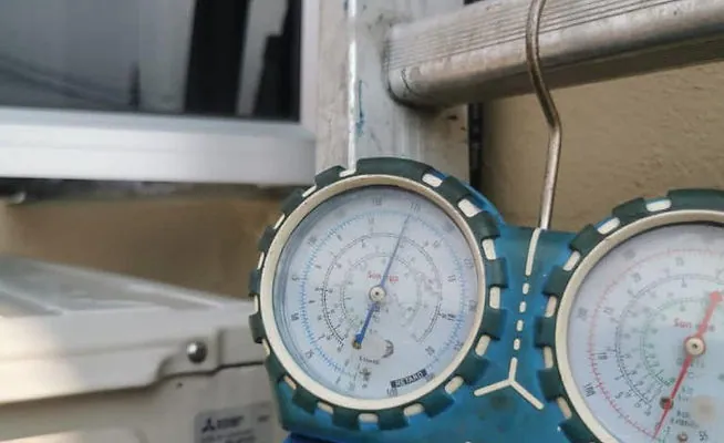 Refrigerant gauges used to check air-conditioner gas pressure